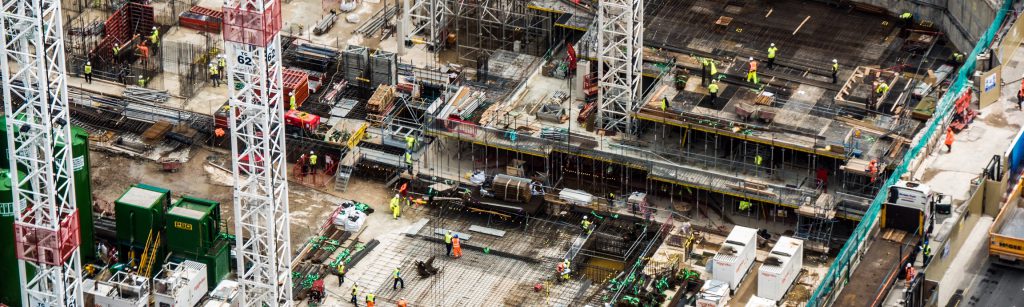 Baustelle bzw. Rohbau als Symbolbild für Bau und Immobilienkauf